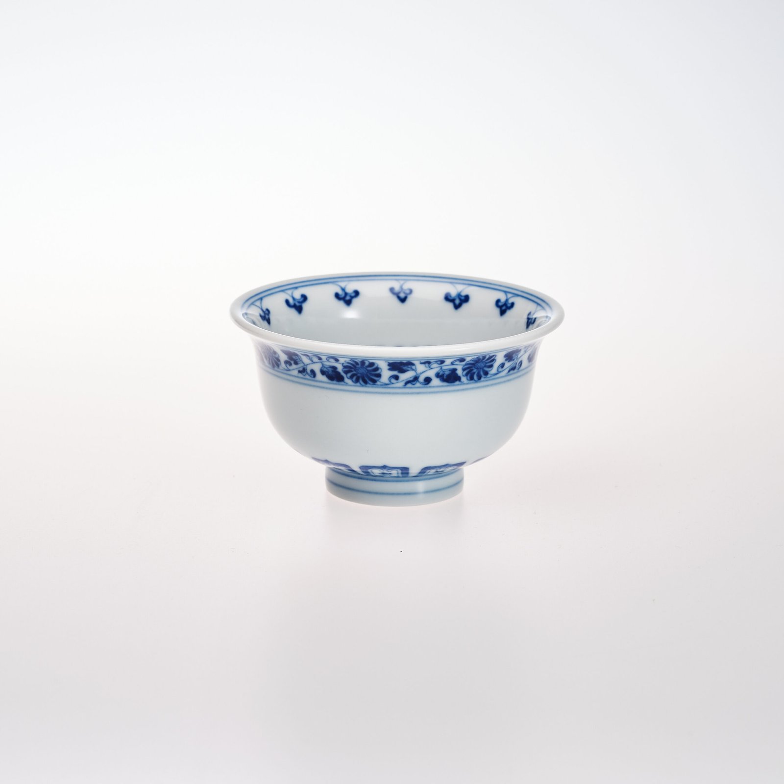 "Qing-Style 'Lotus Medallion' - 图片 2